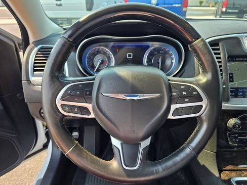 Used 2020 Chrysler 300 Limited RWD image 23