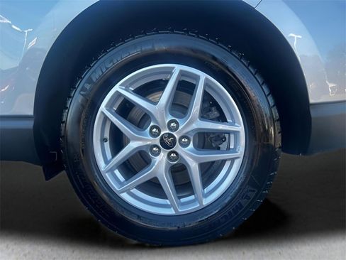 Used 2023 Ford Edge SEL image 11