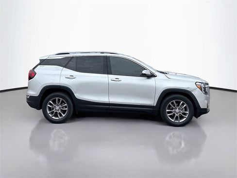 Used 2022 GMC Terrain SLT w/ Infotainment Package II image 8