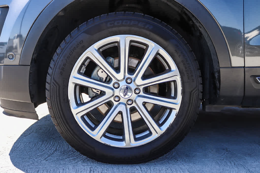 Used 2017 Ford Explorer Limited w/ Equipment Group 303A AWD/4WD image 11