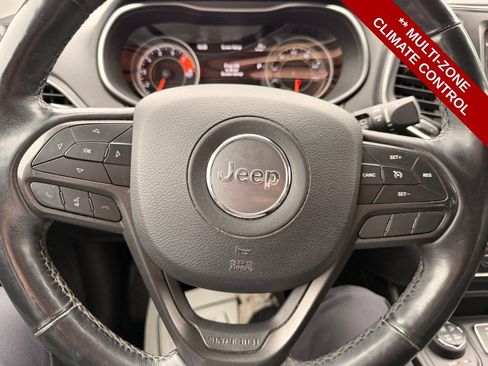 Used 2019 Jeep Cherokee Trailhawk w/ Comfort & Convenience Group AWD/4WD image 18