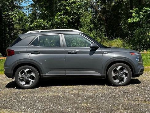 Certified 2025 Hyundai Venue SEL FWD image 3