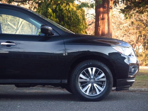 Used 2018 Nissan Pathfinder SV image 23