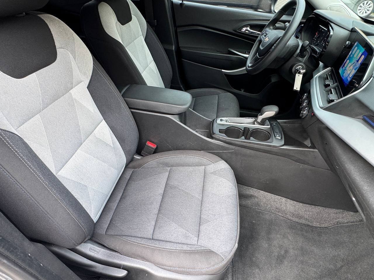 Used 2024 Chevrolet Trax LS w/ LS Convenience Package FWD image 20
