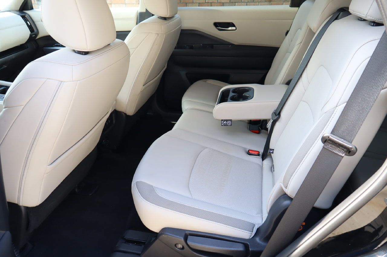 Used 2026 Nissan Pathfinder SL FWD image 5