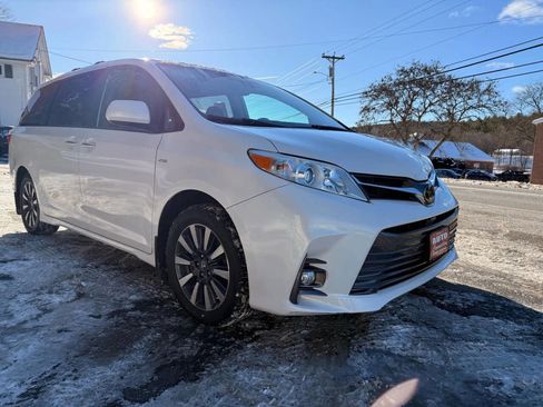 Used 2019 Toyota Sienna XLE image 4