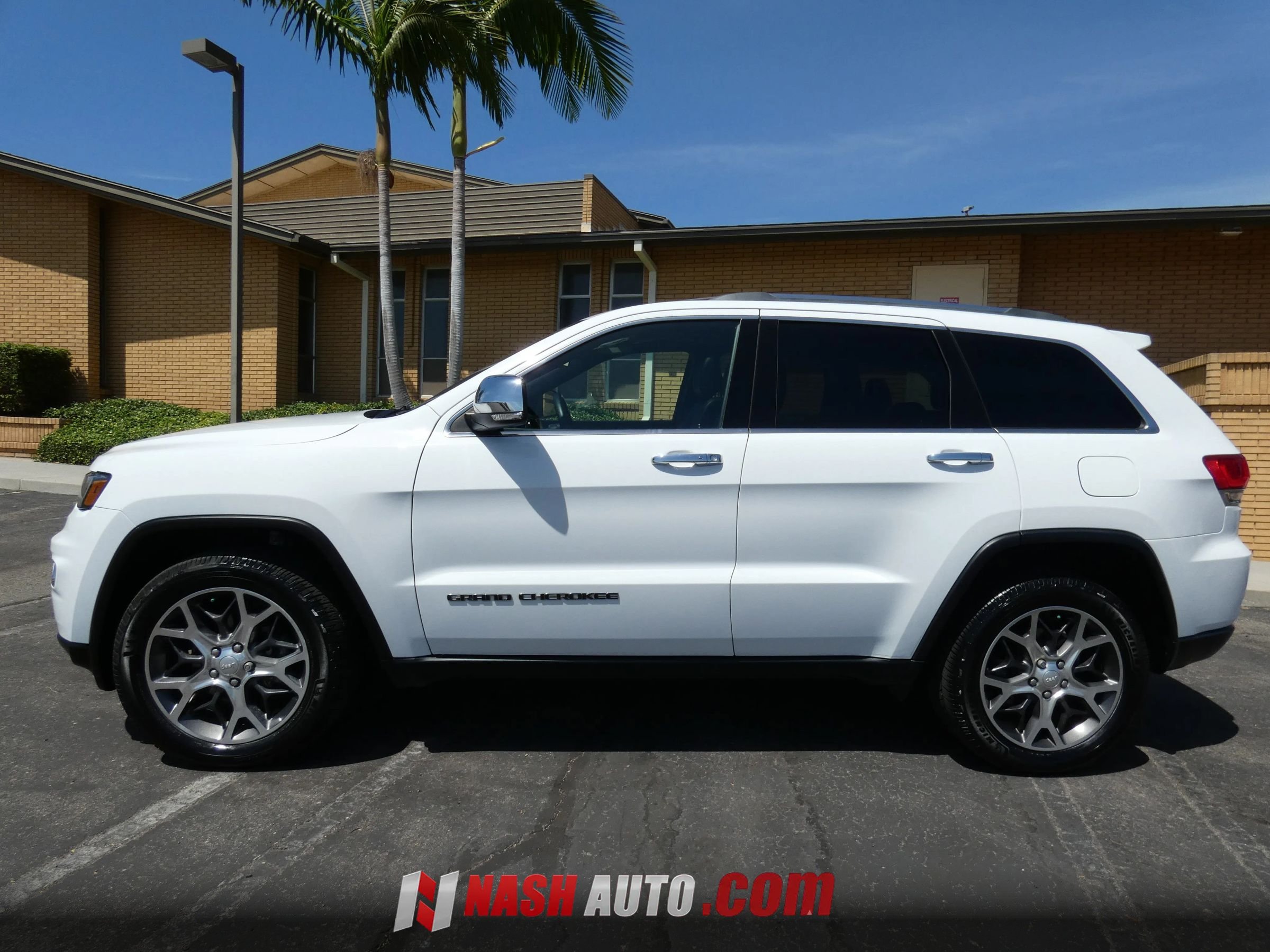 Used 2019 Jeep Grand Cherokee Limited w/ Luxury Group II AWD/4WD image 14