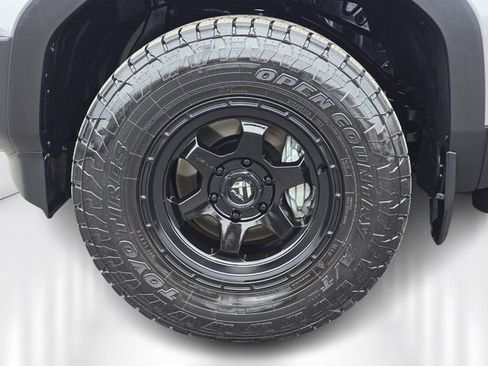 Used 2025 Toyota Land Cruiser image 9