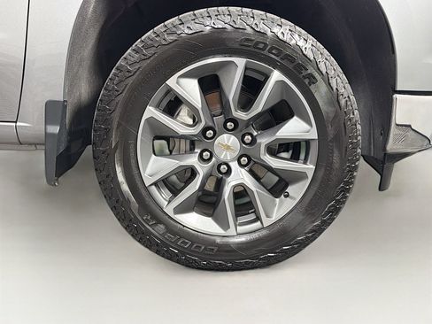 Used 2024 Chevrolet Silverado 1500 LT AWD/4WD image 34