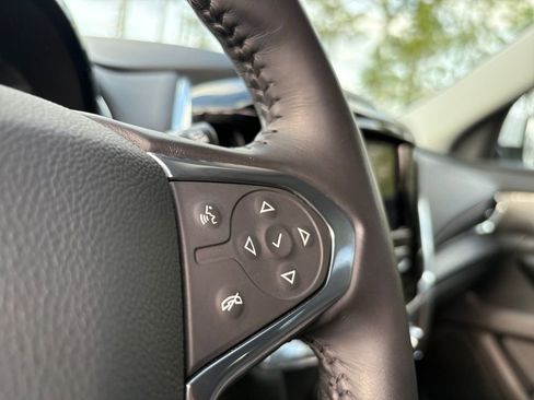 Used 2020 Chevrolet Traverse LT image 17