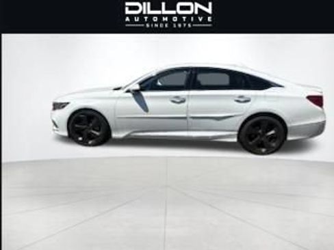 Used 2018 Honda Accord Touring image 2