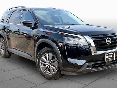 Certified 2024 Nissan Pathfinder SV FWD image 3
