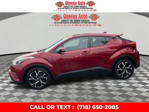 Used 2018 Toyota C-HR XLE FWD image 3