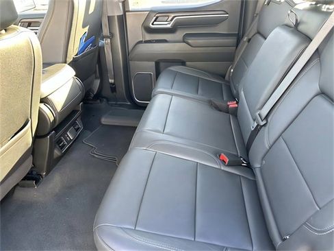 Used 2025 GMC Sierra 1500 SLT image 27