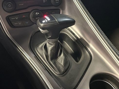 Used 2022 Dodge Challenger SXT RWD image 16