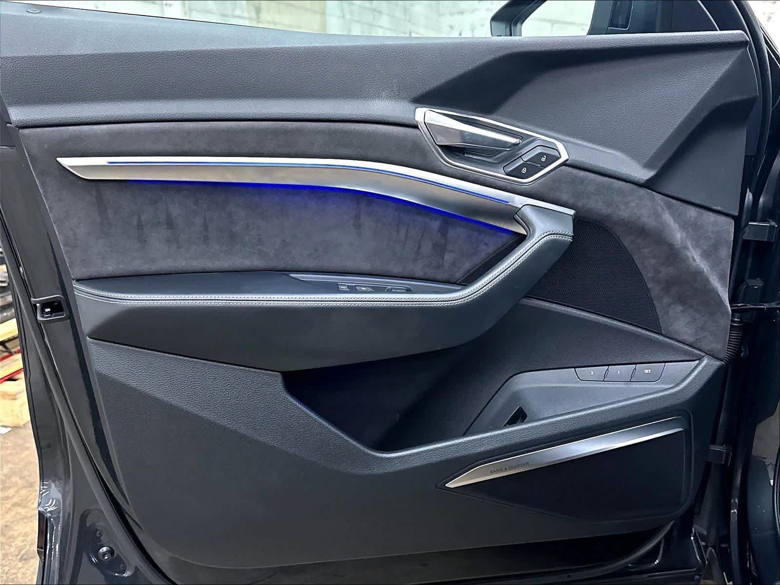Used 2019 Audi e-tron Prestige w/ Prestige Package AWD/4WD image 26