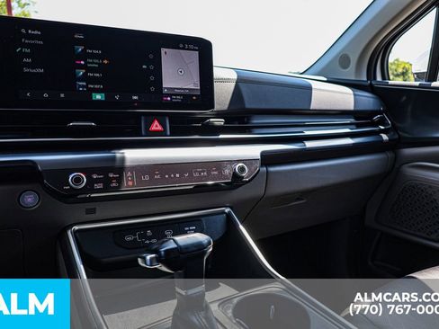 Used 2025 Kia Carnival FWD image 40