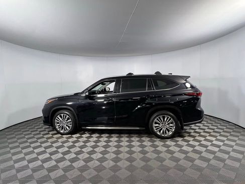Used 2024 Toyota Highlander Platinum image 9