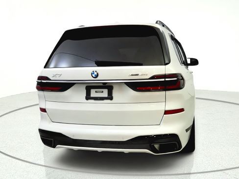 Used 2023 BMW X7 xDrive40i w/ M Sport Package AWD/4WD image 6