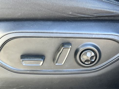 Used 2023 Jeep Grand Cherokee Laredo image 15