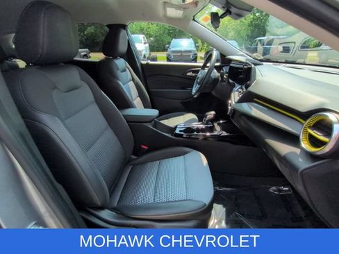 Used 2024 Chevrolet Trax LT w/ Driver Confidence Package FWD image 28
