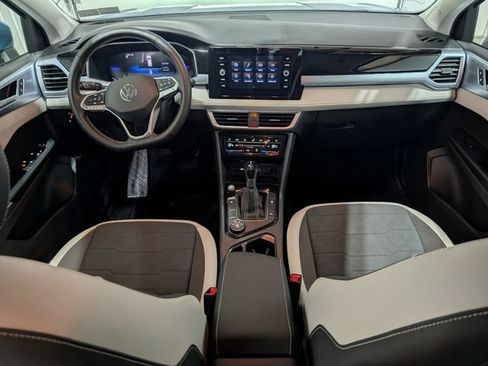 Used 2025 Volkswagen Taos SE image 11