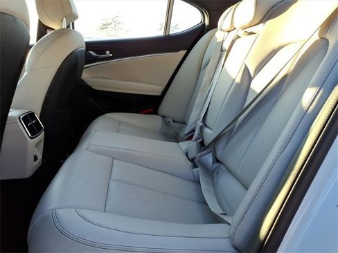 Used 2025 Genesis G70 2.5T image 7