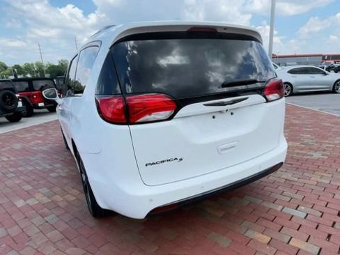 Used 2018 Chrysler Pacifica Touring Plus w/ S Appearance Package FWD image 8