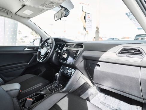 Used 2020 Volkswagen Tiguan SE FWD image 25