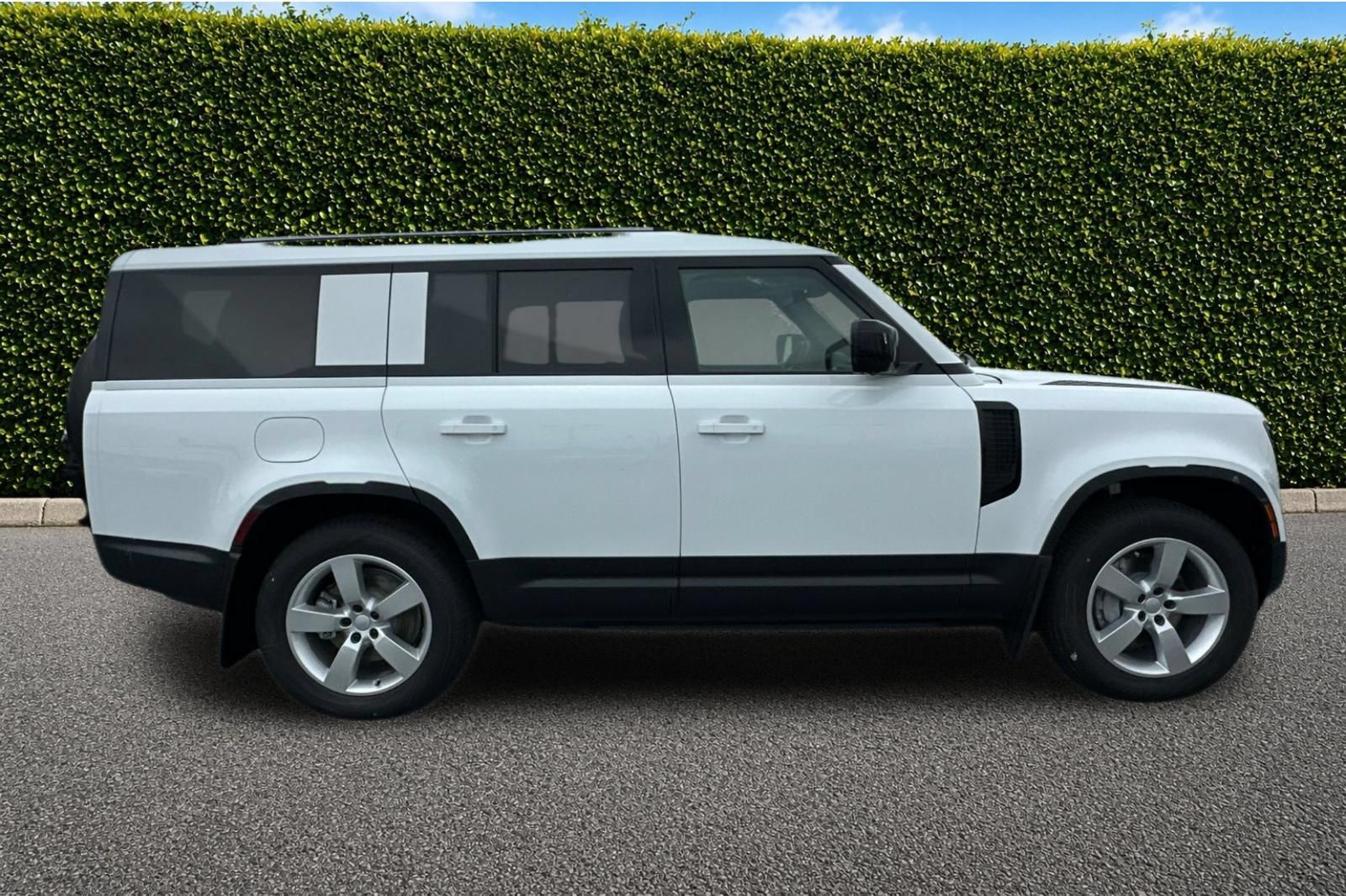 New 2025 Land Rover Defender 130 S AWD/4WD image 7
