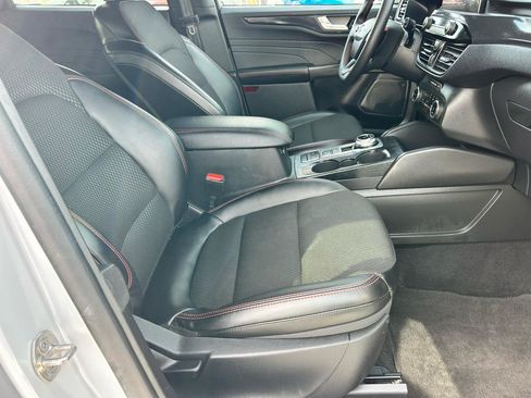 Used 2025 Ford Escape ST-Line FWD image 10