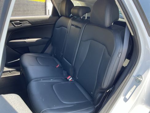 Used 2025 Kia Sportage EX FWD image 17