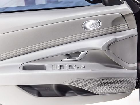 Used 2025 Hyundai Elantra SEL image 22