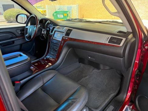 Used 2013 Cadillac Escalade AWD image 34