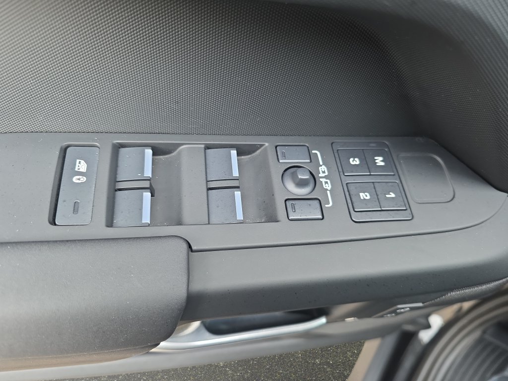 Certified 2025 Land Rover Defender 110 S AWD/4WD image 29