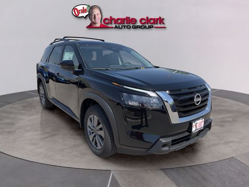 Certified 2025 Nissan Pathfinder SV FWD image 9