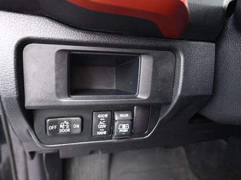 Used 2017 Toyota Tacoma TRD Off-Road w/ Tow Package (A/T) image 12