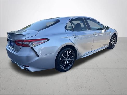 Used 2018 Toyota Camry SE FWD image 6