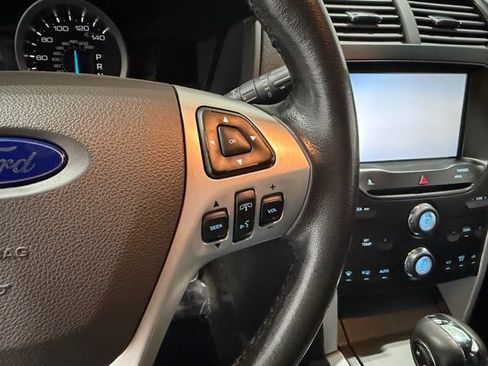 Used 2014 Ford Explorer XLT w/ Equipment Group 201A AWD/4WD image 13