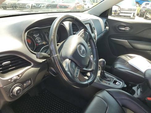 Used 2020 Jeep Cherokee Latitude Plus w/ Cold Weather Group AWD/4WD image 18