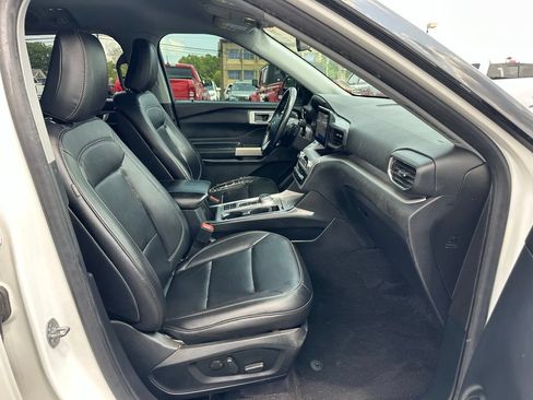 Used 2020 Ford Explorer XLT w/ Equipment Group 202A RWD image 15