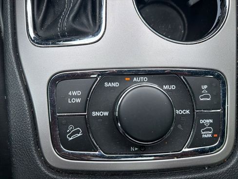 Used 2020 Jeep Grand Cherokee Overland AWD/4WD image 21