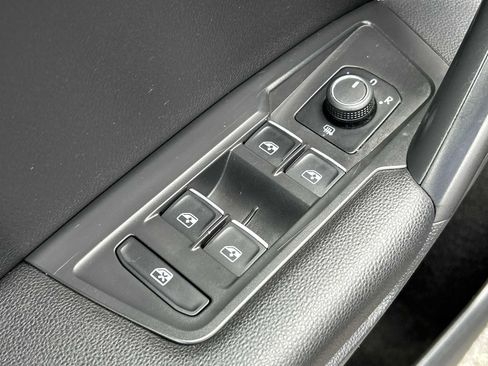 Used 2021 Volkswagen Tiguan SE FWD image 13