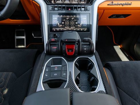 Used 2024 Lamborghini Urus S AWD/4WD image 30