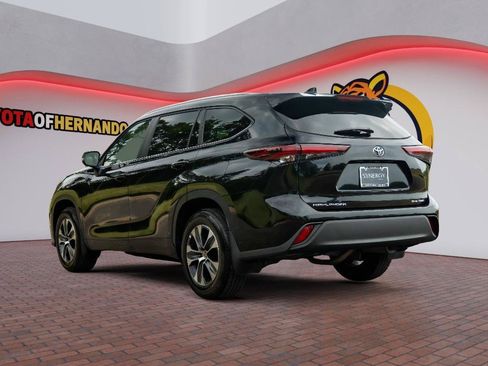 Used 2026 Toyota Highlander XLE AWD/4WD image 8