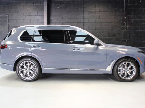 Used 2024 BMW X7 xDrive40i w/ Climate Comfort Package image 11