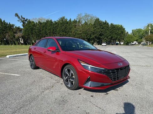 Used 2022 Hyundai Elantra Limited w/ Cargo Package FWD image 3