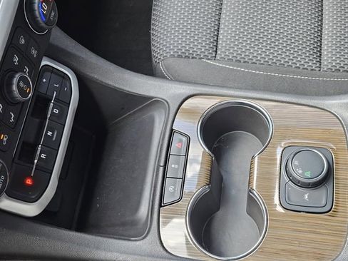 Used 2023 GMC Acadia SLE image 21