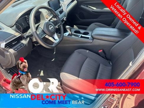 Used 2025 Nissan Altima 2.5 SV FWD image 12