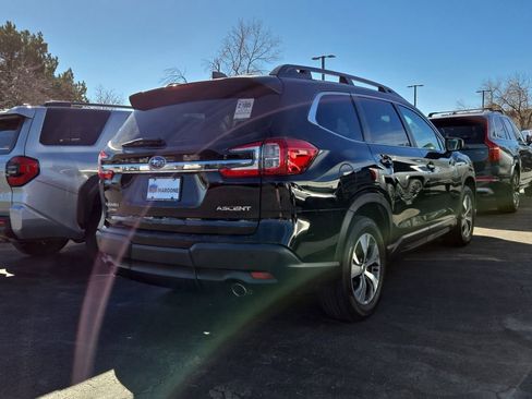 Used 2023 Subaru Ascent Premium w/ Convenience Package image 4